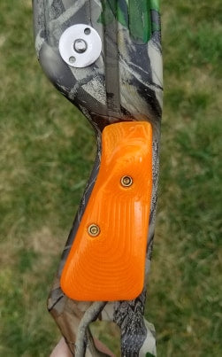 Boondock Bowfishing custom grip panels for modern Oneida bows